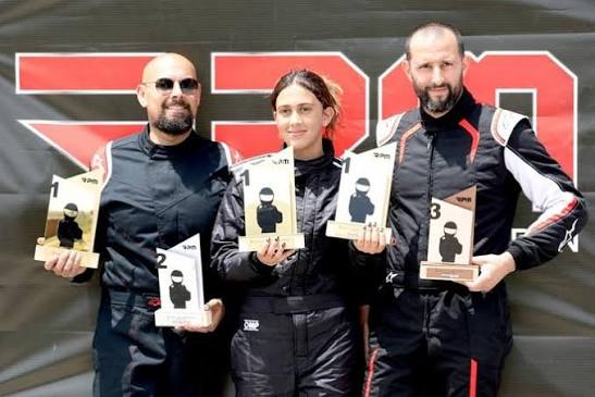 Rhea with fellow Super Shifter competitors